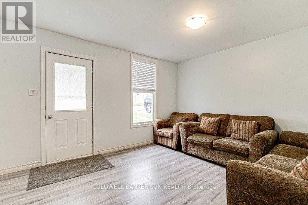 888 Nellis Street, Woodstock, Ontario  N4S 4C5 - Photo 3 - X12736402