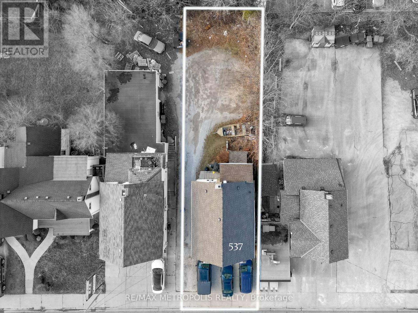 537 Christina Street N, Sarnia, Ontario  N7T 5W5 - Photo 2 - X12736482