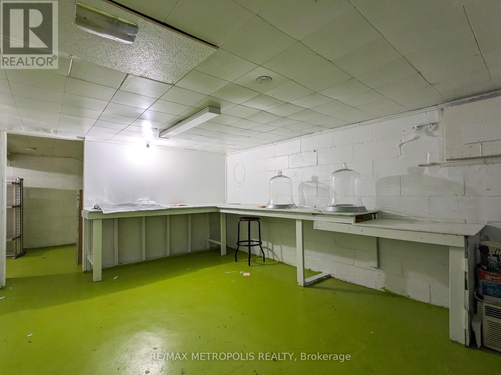 537 Christina Street N, Sarnia, Ontario  N7T 5W5 - Photo 8 - X12736482