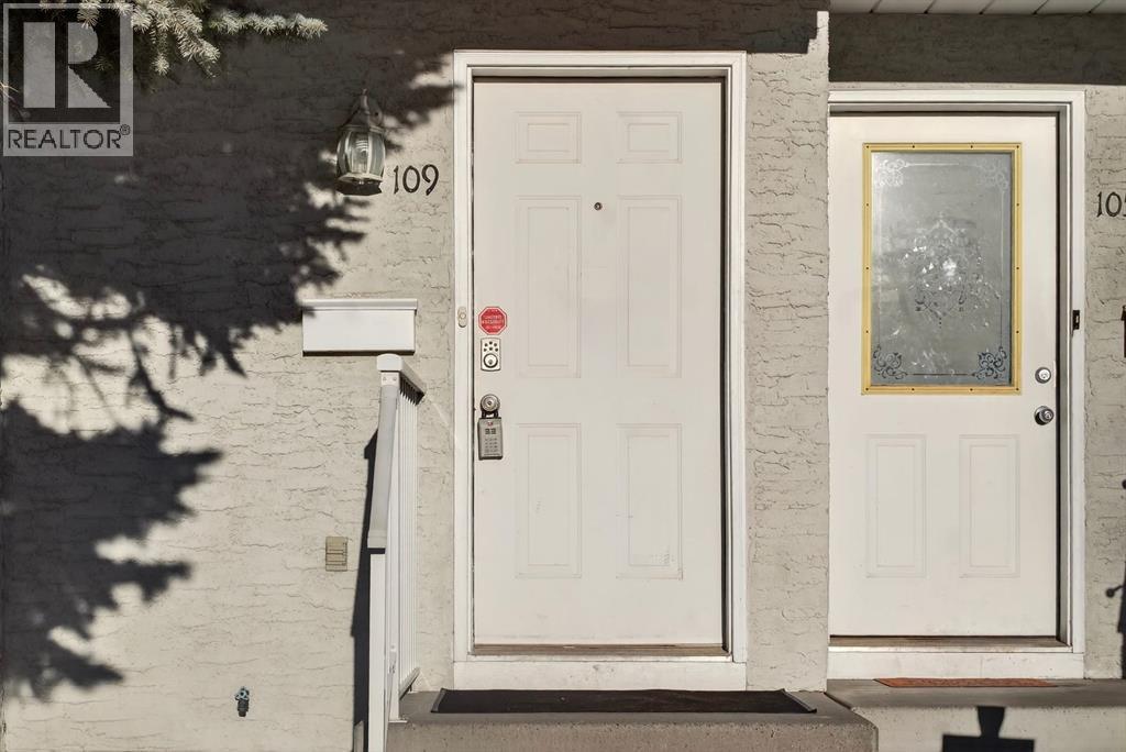 109 Bedford Manor Ne, Calgary, Alberta  T3K 4B8 - Photo 2 - A2274888