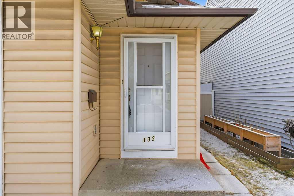 132 Riverglen Crescent Se, Calgary, Alberta  T2C 3H5 - Photo 4 - A2281535