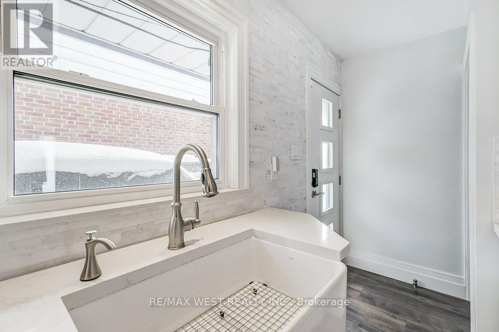 195 Berry Road, Toronto, Ontario  M8Y 1X2 - Photo 16 - W12736300