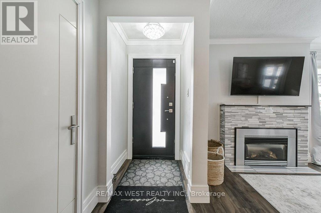 195 Berry Road, Toronto, Ontario  M8Y 1X2 - Photo 2 - W12736300