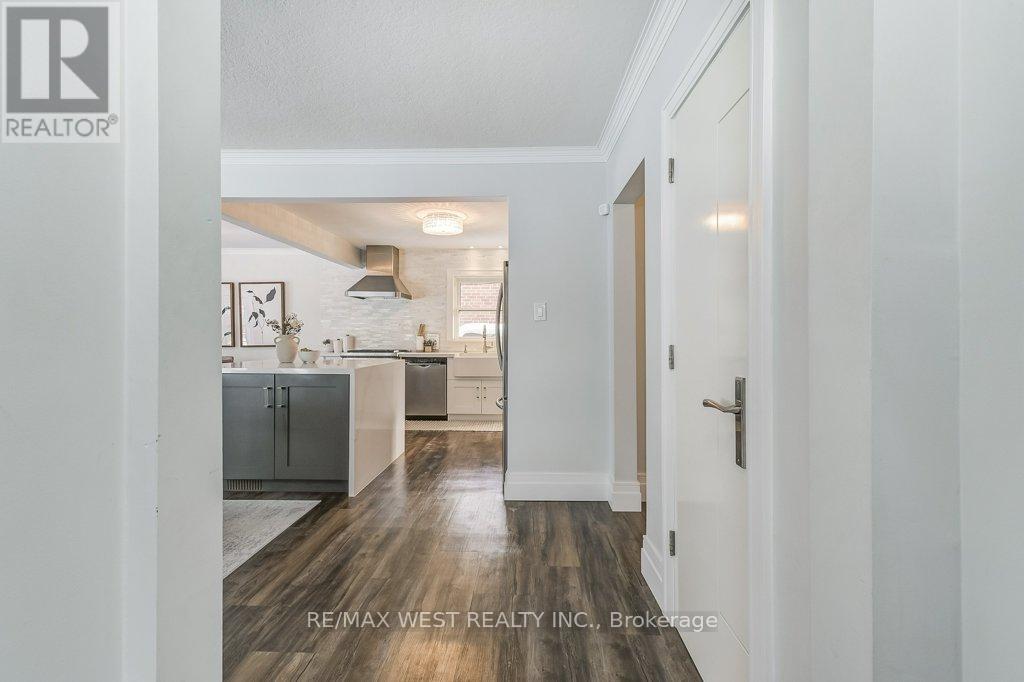 195 Berry Road, Toronto, Ontario  M8Y 1X2 - Photo 3 - W12736300