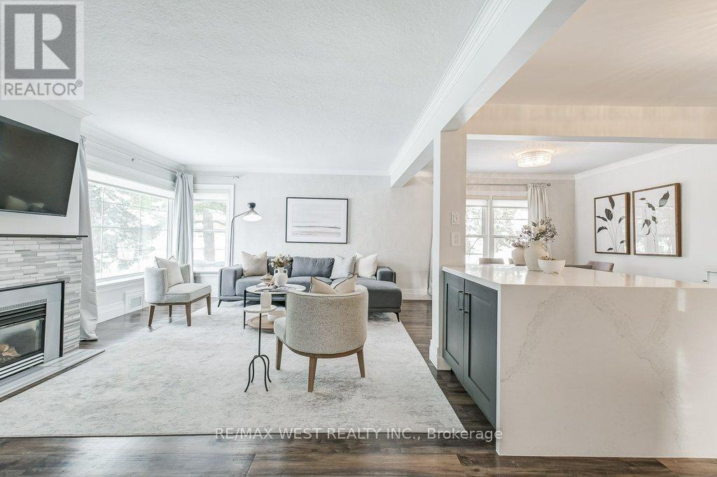 195 Berry Road, Toronto, Ontario  M8Y 1X2 - Photo 4 - W12736300