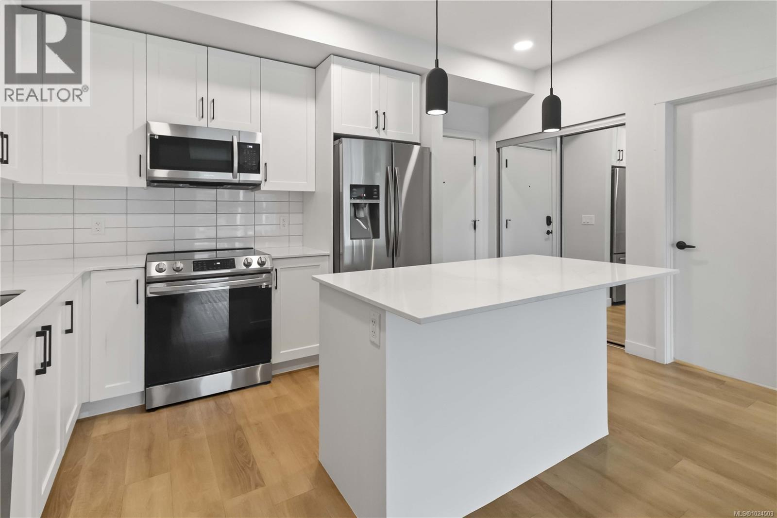 206 2469 Gateway Rd, Langford, British Columbia  V9B 6R7 - Photo 5 - 1024503