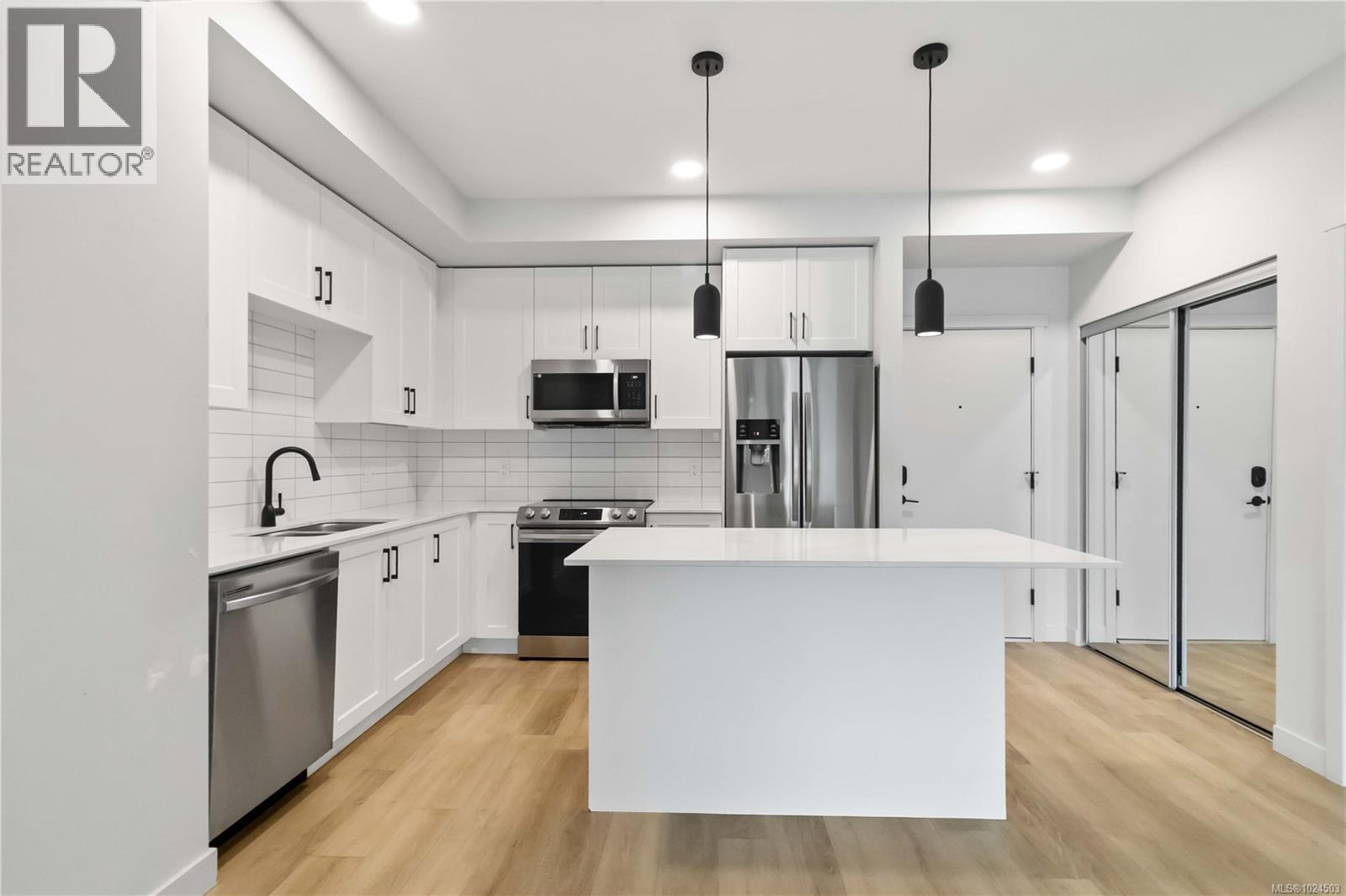 206 2469 Gateway Rd, Langford, British Columbia  V9B 6R7 - Photo 6 - 1024503