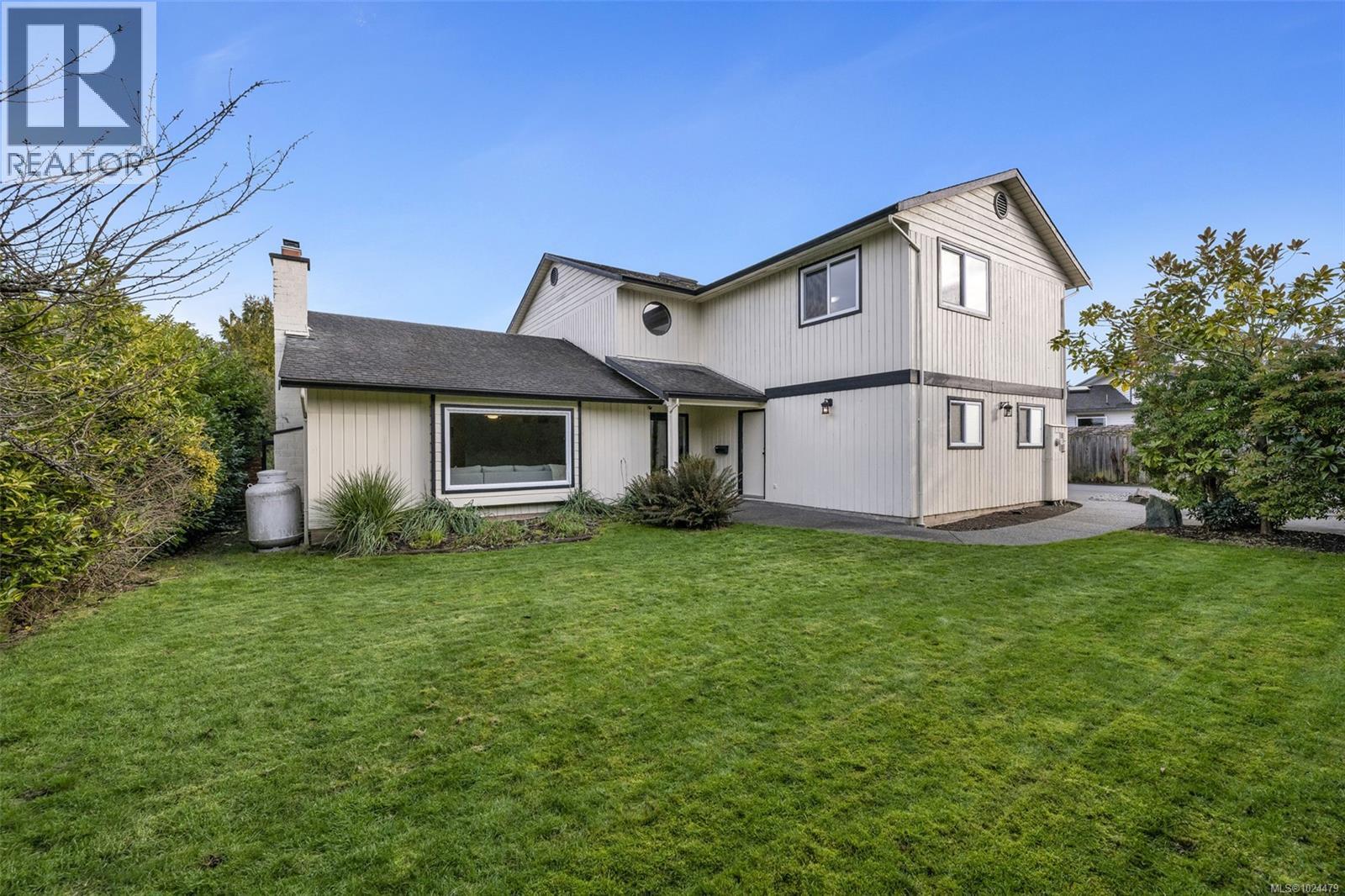 10369 Bowerbank Rd, Sidney, British Columbia