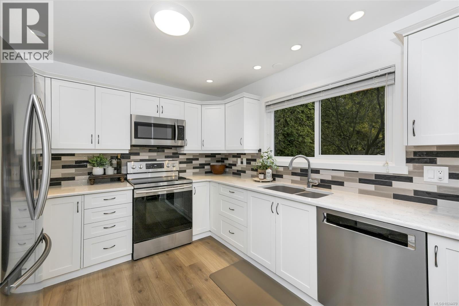 10369 Bowerbank Rd, Sidney, British Columbia  V8L 3L6 - Photo 13 - 1024479