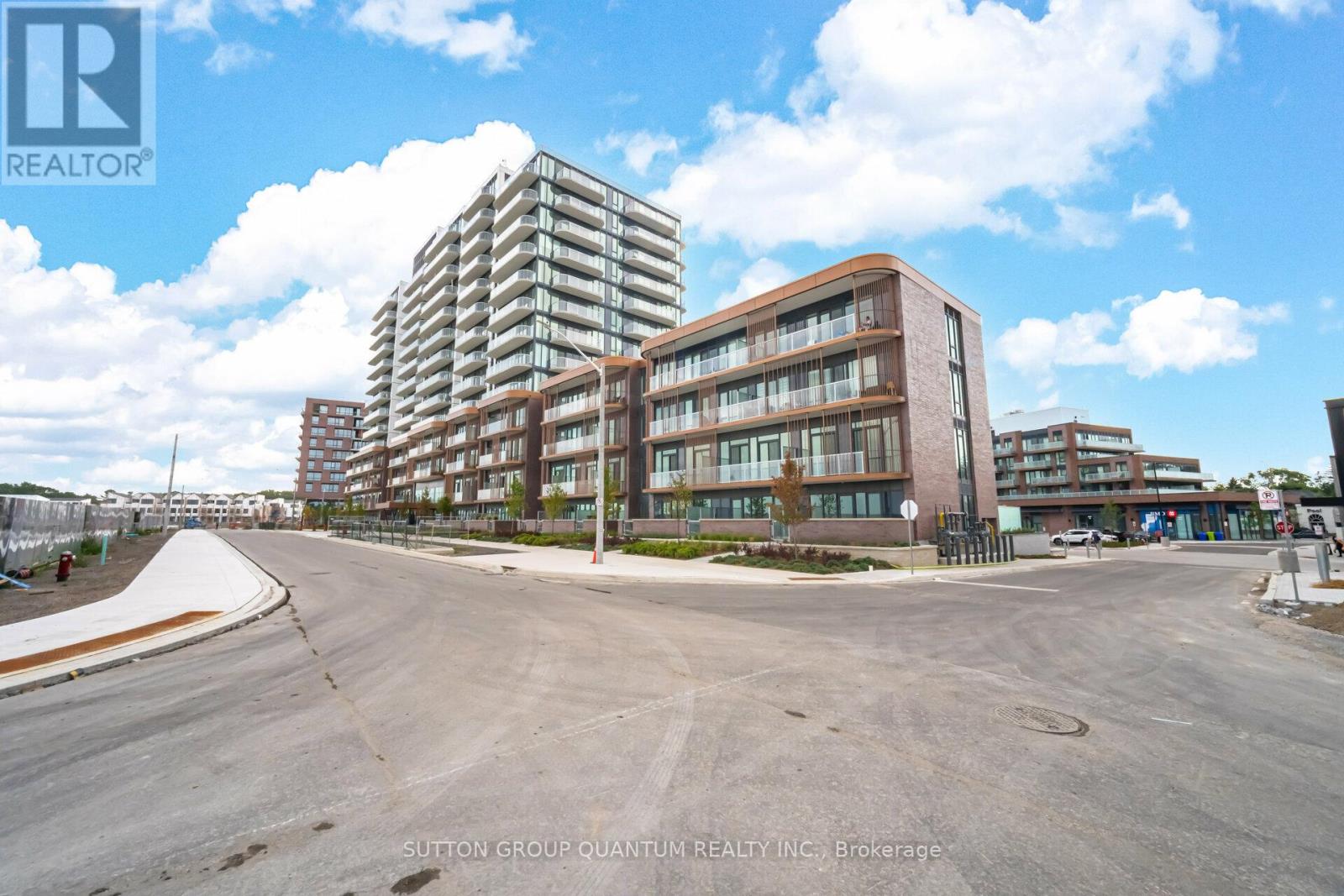 1305 - 220 Missinnihe Way, Mississauga, Ontario  L5H 0A9 - Photo 2 - W9387650