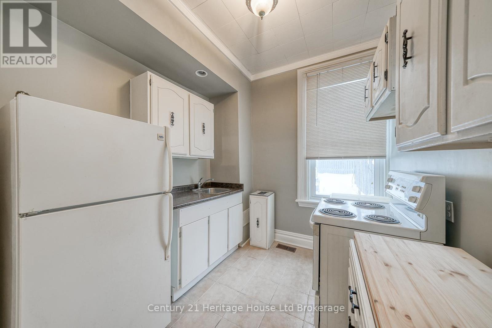 119 Carroll Street, Ingersoll, Ontario  N5C 1W3 - Photo 7 - X12729920