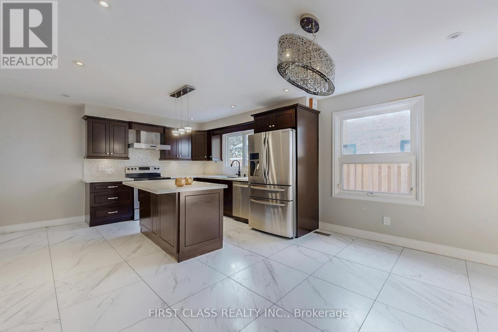 8 Fernside Court, Toronto, Ontario  M2N 6A1 - Photo 11 - C12736558