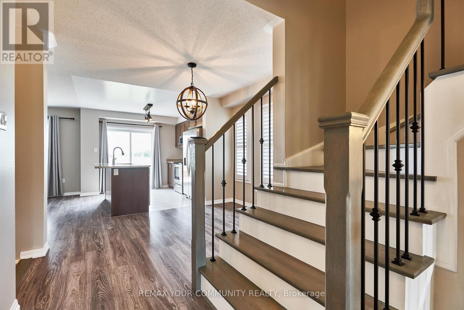 10 Don Hadden Crescent, Brock, Ontario  L0C 1H0 - Photo 5 - N12736574