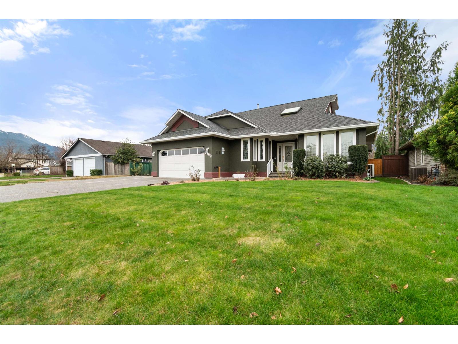 6792 Henry Street, Sardis South, Chilliwack, British Columbia  V2R 2W1 - Photo 2 - R3083834