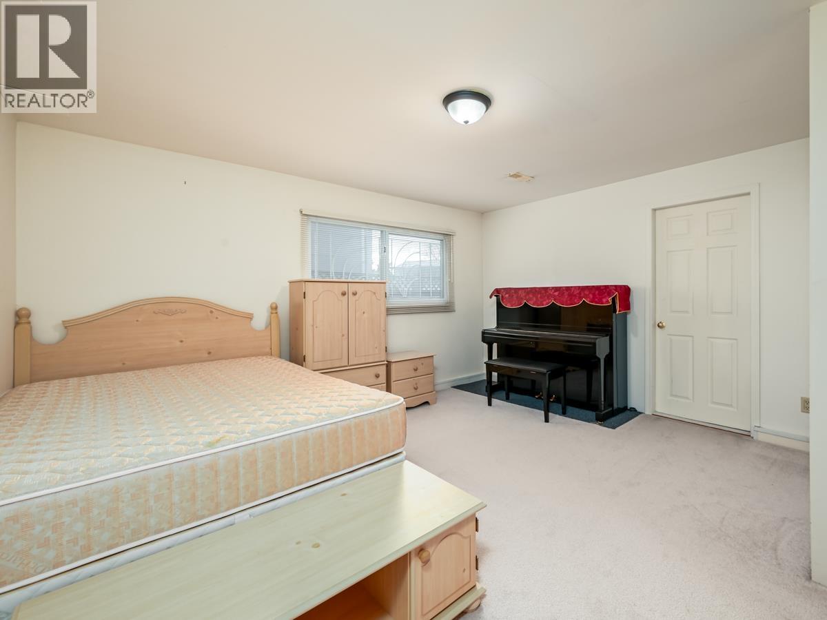 6031 Alta Court, Richmond, British Columbia  V7C 4A2 - Photo 6 - R3083502