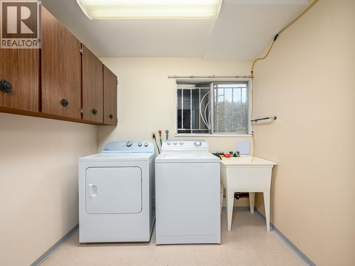 6031 Alta Court, Richmond, British Columbia  V7C 4A2 - Photo 8 - R3083502