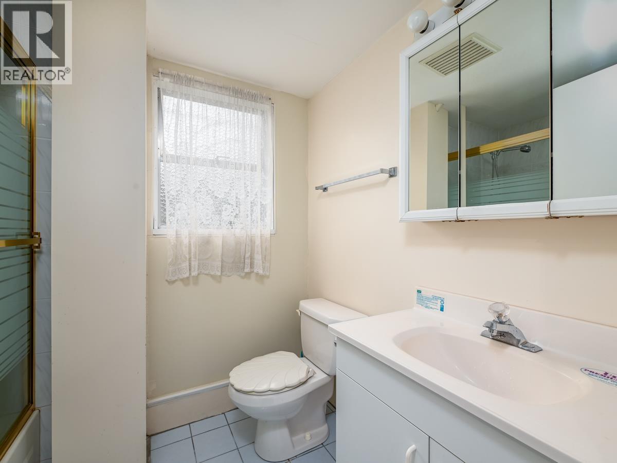 6031 Alta Court, Richmond, British Columbia  V7C 4A2 - Photo 9 - R3083502