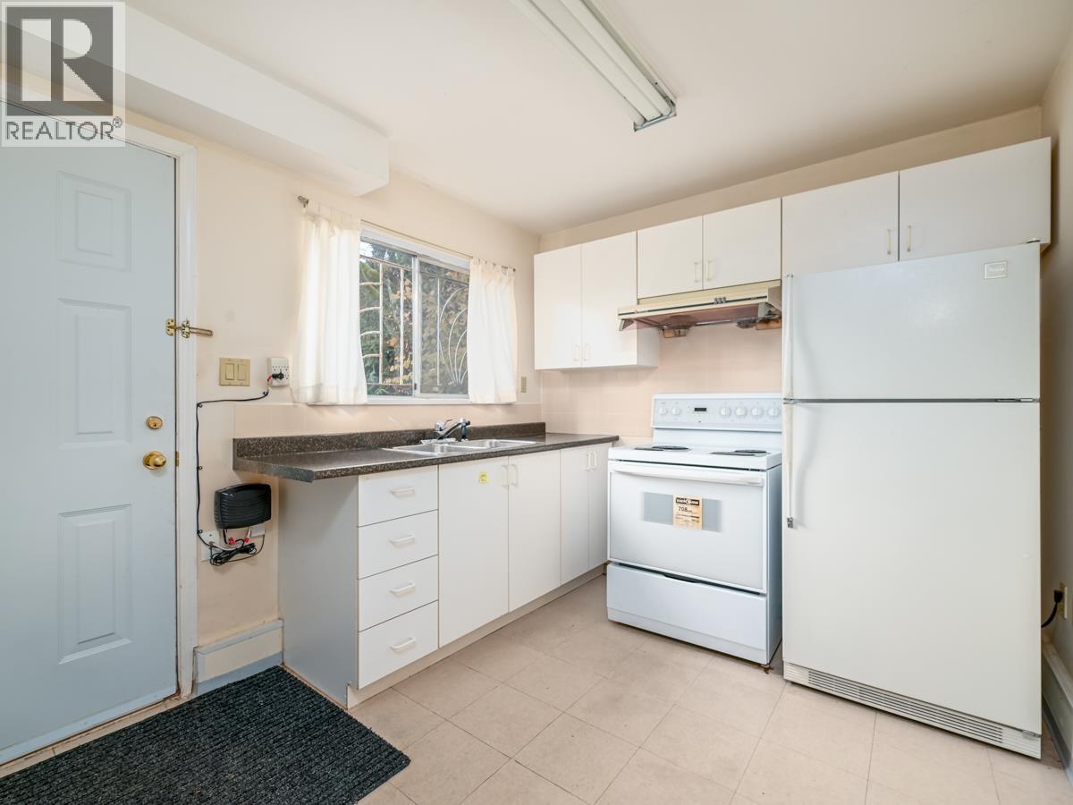 6031 Alta Court, Richmond, British Columbia  V7C 4A2 - Photo 10 - R3083502