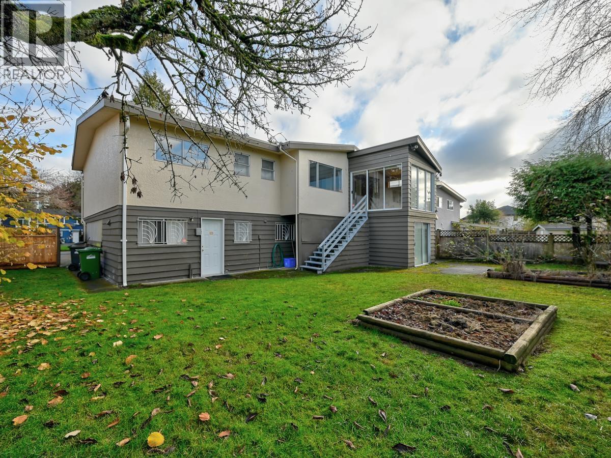 6031 Alta Court, Richmond, British Columbia  V7C 4A2 - Photo 3 - R3083502