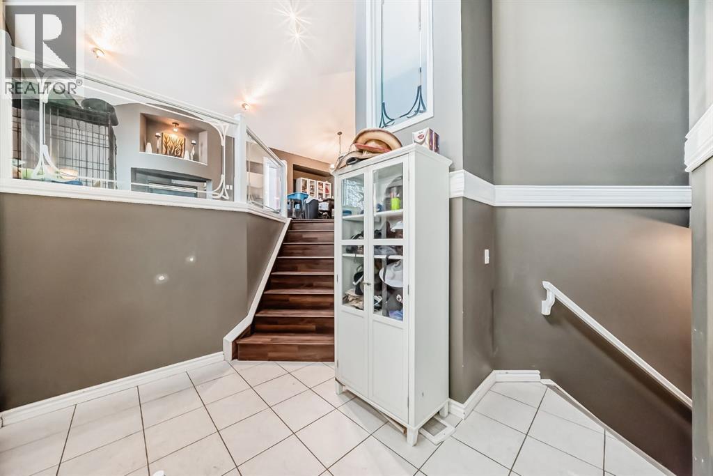 8373 Edgevalley Drive Nw, Calgary, Alberta  T3A 4X6 - Photo 2 - A2281096