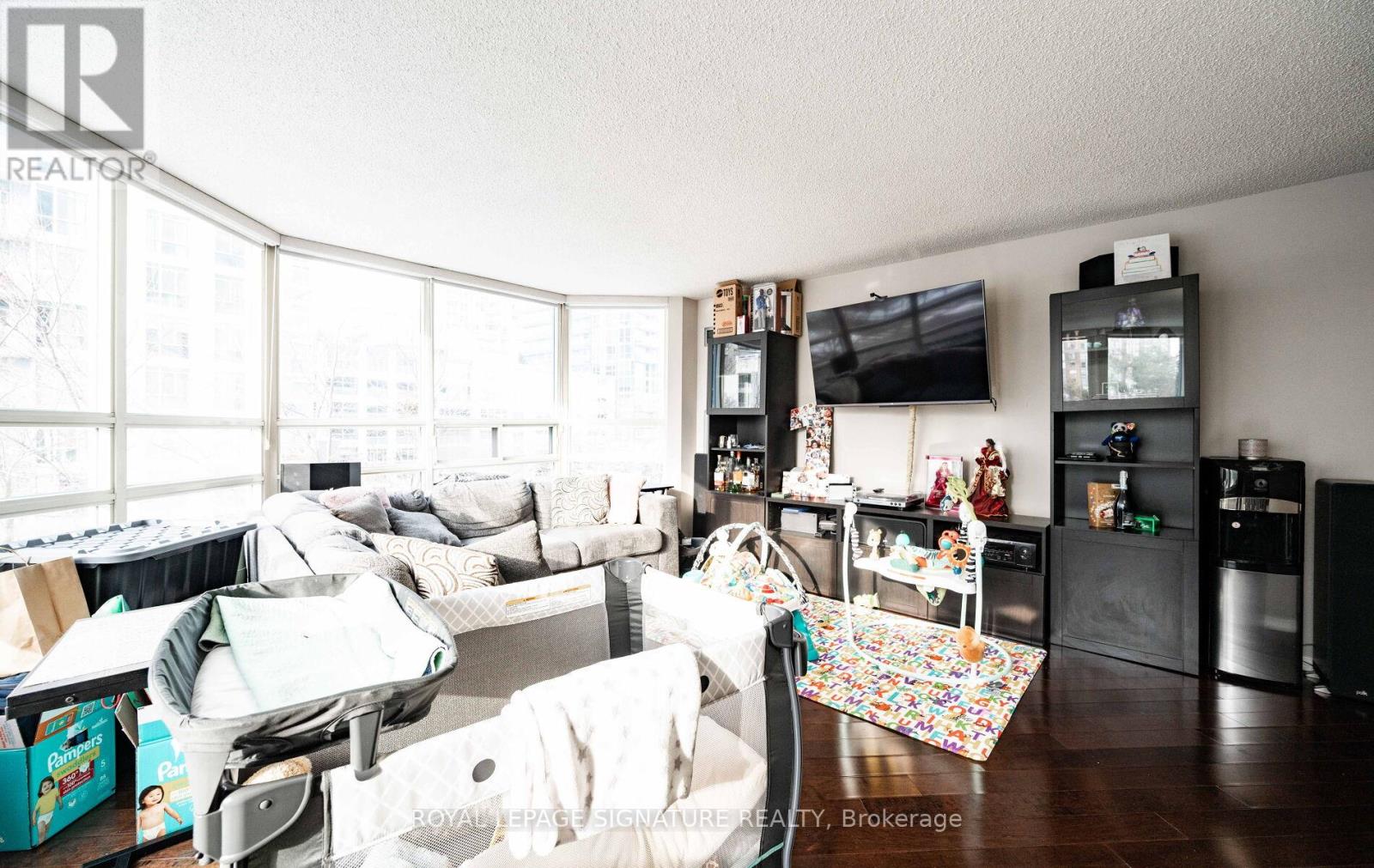 308 - 250 Webb Drive, Mississauga, Ontario  L5B 3Z4 - Photo 6 - W12736516