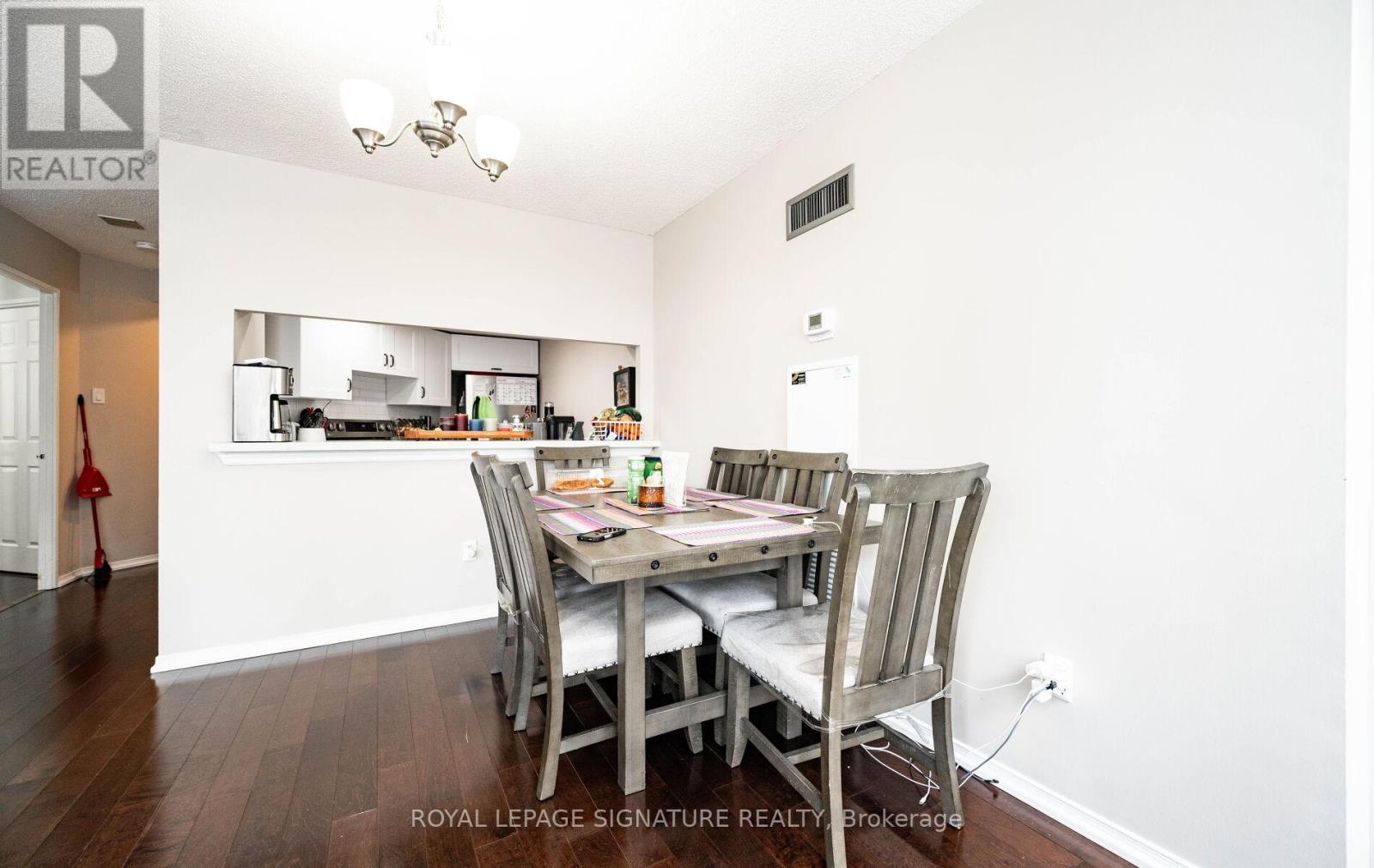 308 - 250 Webb Drive, Mississauga, Ontario  L5B 3Z4 - Photo 9 - W12736516