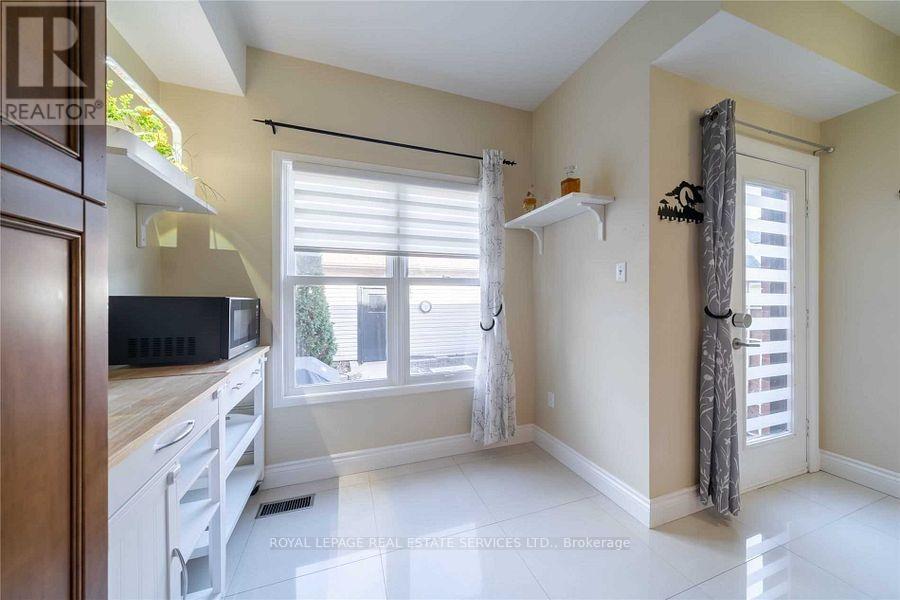 149 Roxton Road, Oakville, Ontario  L6H 6N3 - Photo 11 - W12736586