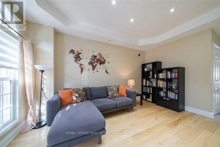 149 Roxton Road, Oakville, Ontario  L6H 6N3 - Photo 3 - W12736586