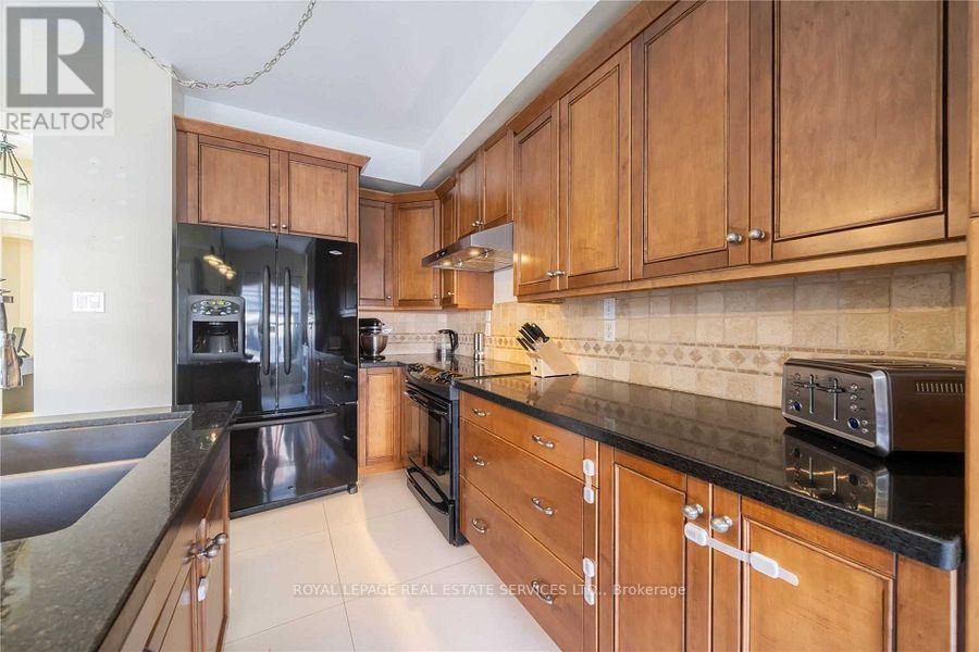 149 Roxton Road, Oakville, Ontario  L6H 6N3 - Photo 7 - W12736586