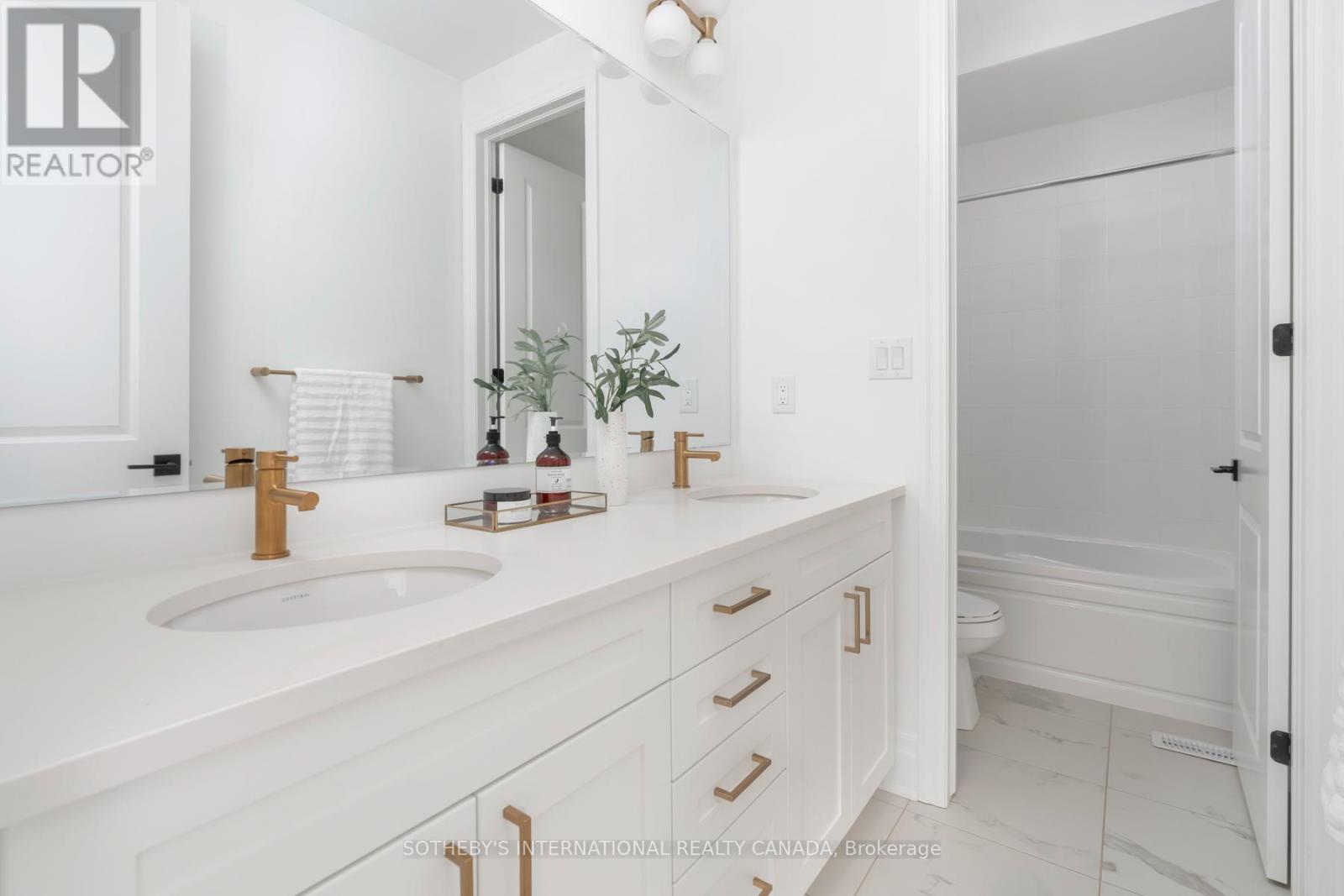 1556 Cookman Drive, Milton, Ontario  L9E 2A7 - Photo 43 - W12736588