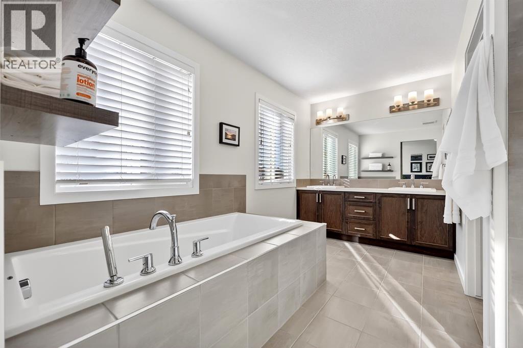 276 Hillcrest Drive Sw, Airdrie, Alberta  T4B 4C7 - Photo 31 - A2281240