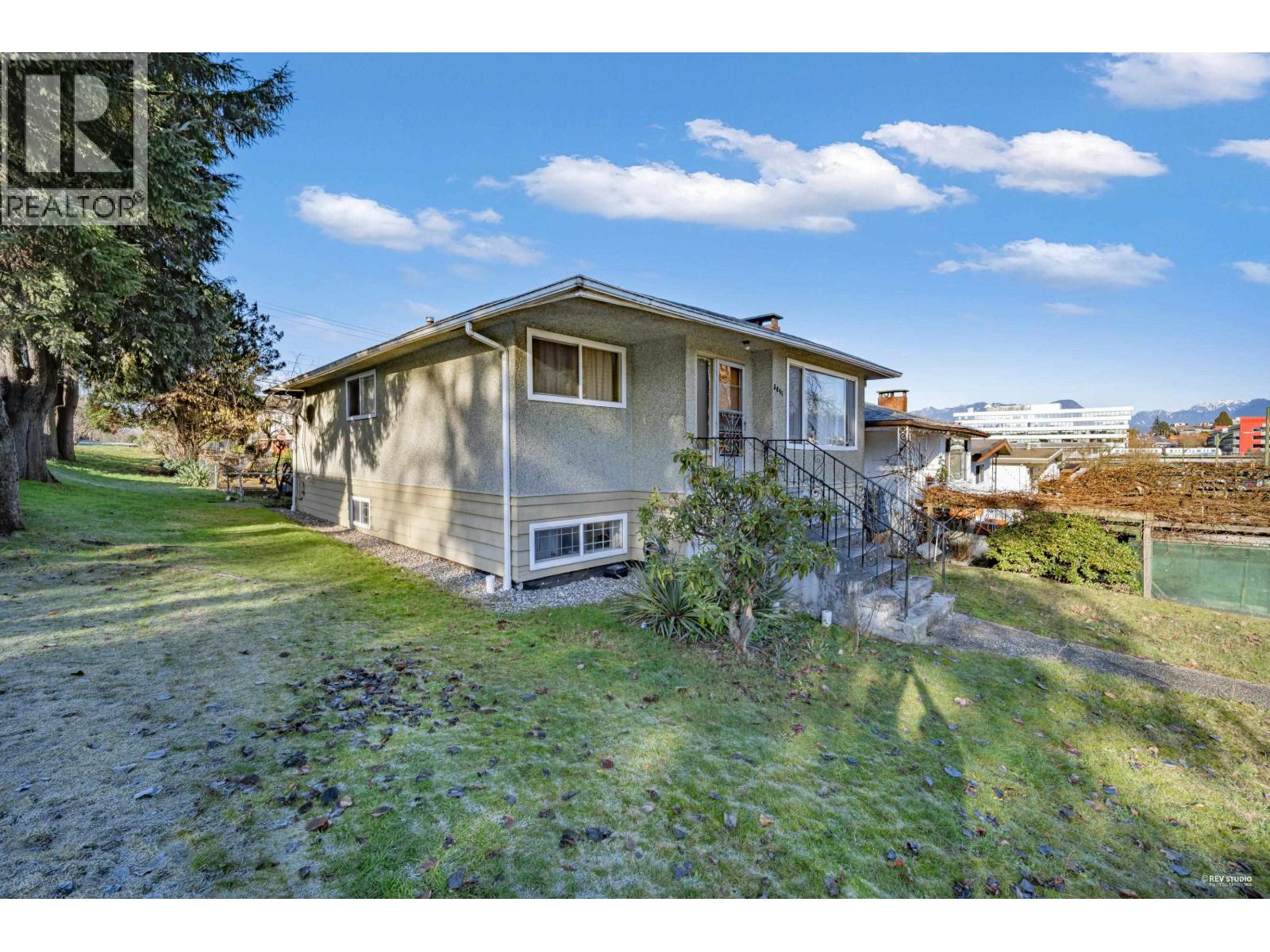 3091 Renfrew Street, Vancouver, British Columbia  V5M 3K7 - Photo 1 - R3083769