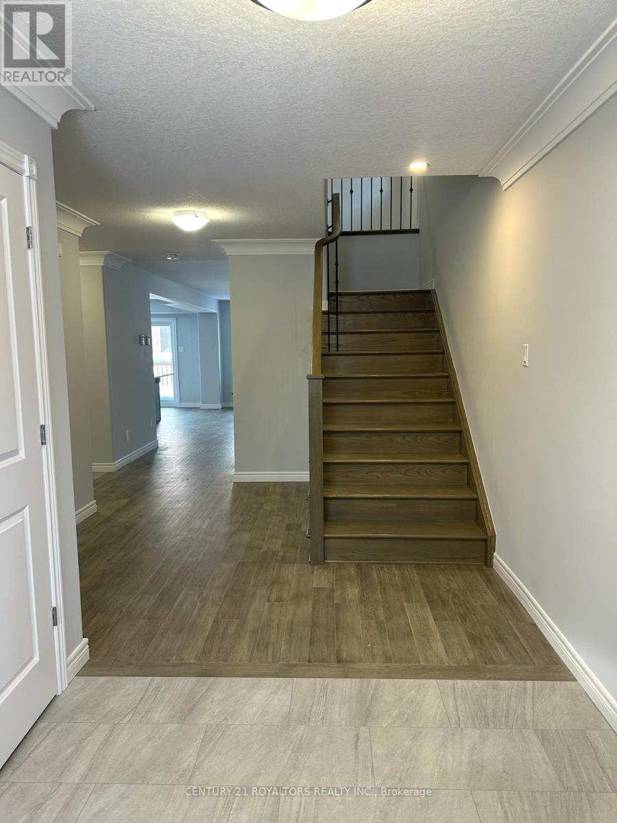 240 O'neil Street, Peterborough, Ontario  K9J 6X4 - Photo 4 - X12736510