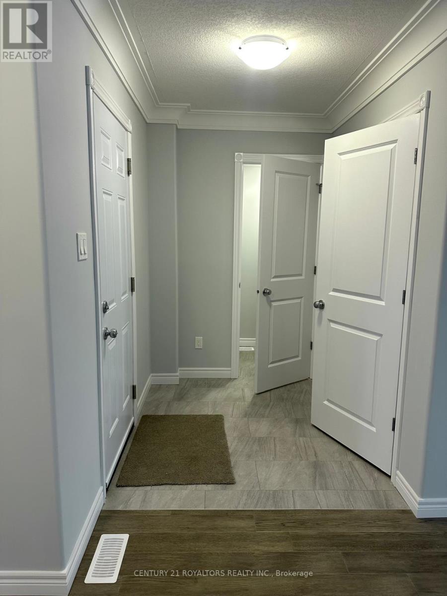 240 O'neil Street, Peterborough, Ontario  K9J 6X4 - Photo 5 - X12736510