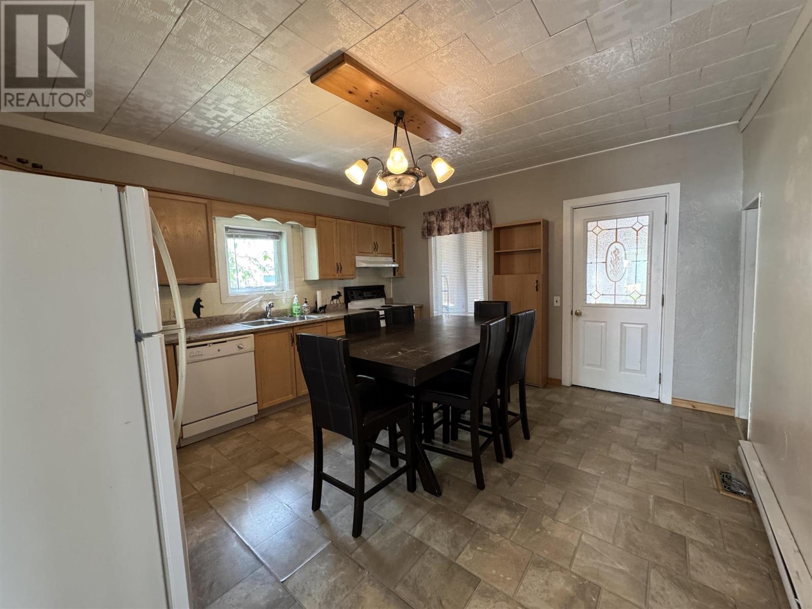 16 Lansdowne St S, Chapleau, Ontario  P0M 1K0 - Photo 11 - SM251689