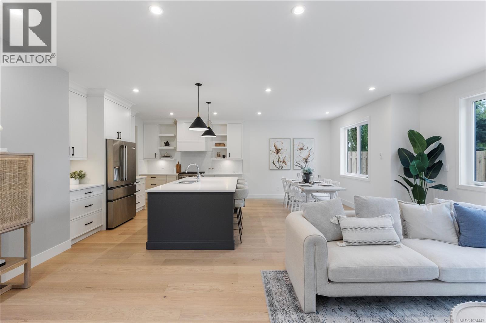 220 Kamloops Ave, Saanich, British Columbia  V8Z 1W5 - Photo 3 - 1024443