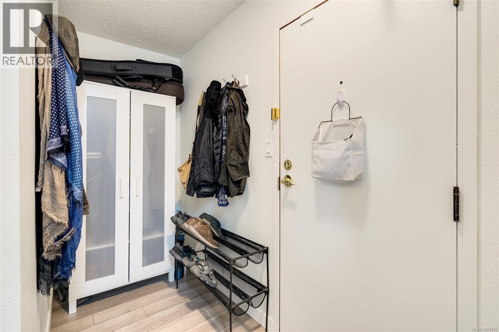 401 1630 Quadra St, Victoria, British Columbia  V8W 3J5 - Photo 17 - 1024375