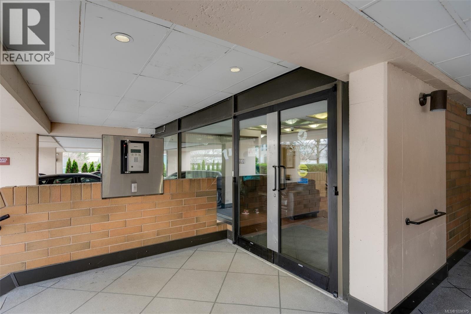 401 1630 Quadra St, Victoria, British Columbia  V8W 3J5 - Photo 22 - 1024375