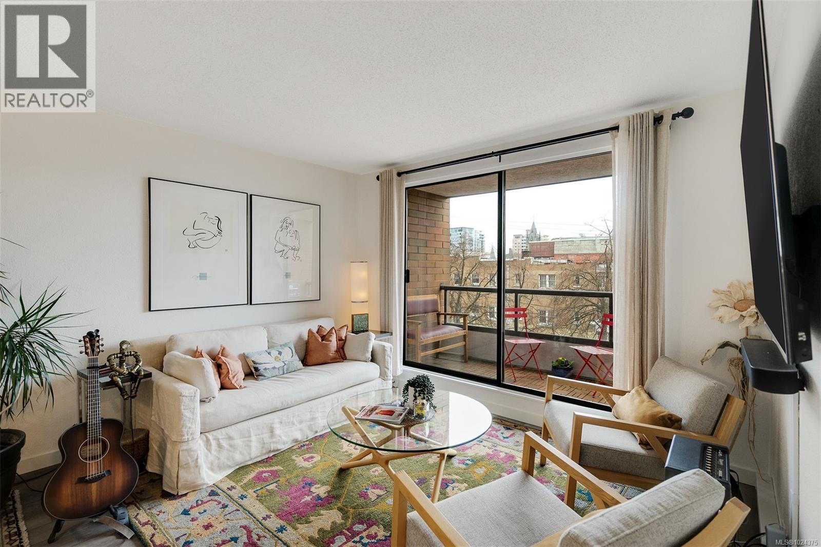 401 1630 Quadra St, Victoria, British Columbia  V8W 3J5 - Photo 5 - 1024375