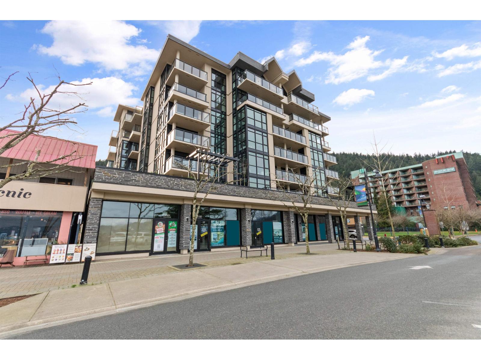 508 120 Esplanade Avenue, Harrison Hot Springs, Harrison Hot Springs, British Columbia  V0M 1K0 - Photo 1 - R3084075