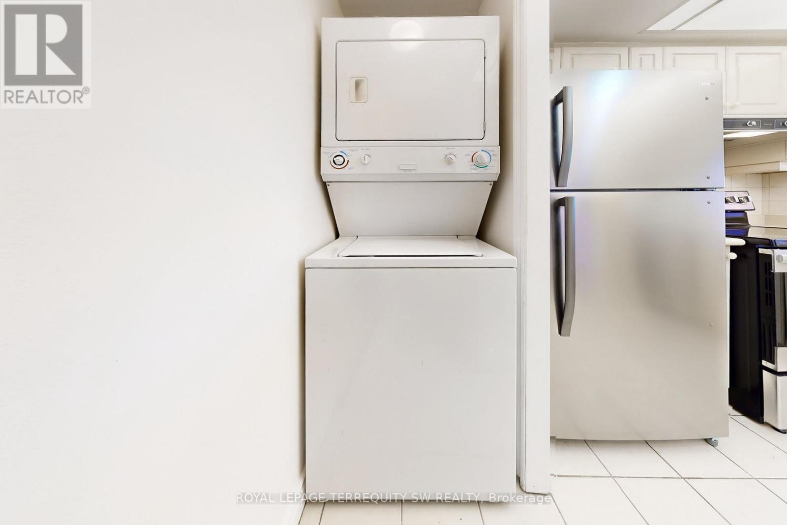 2001 - 71 Simcoe Street, Toronto, Ontario  M5J 2S9 - Photo 19 - C12736820