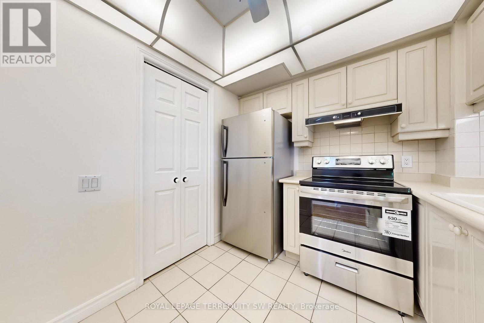 2001 - 71 Simcoe Street, Toronto, Ontario  M5J 2S9 - Photo 9 - C12736820