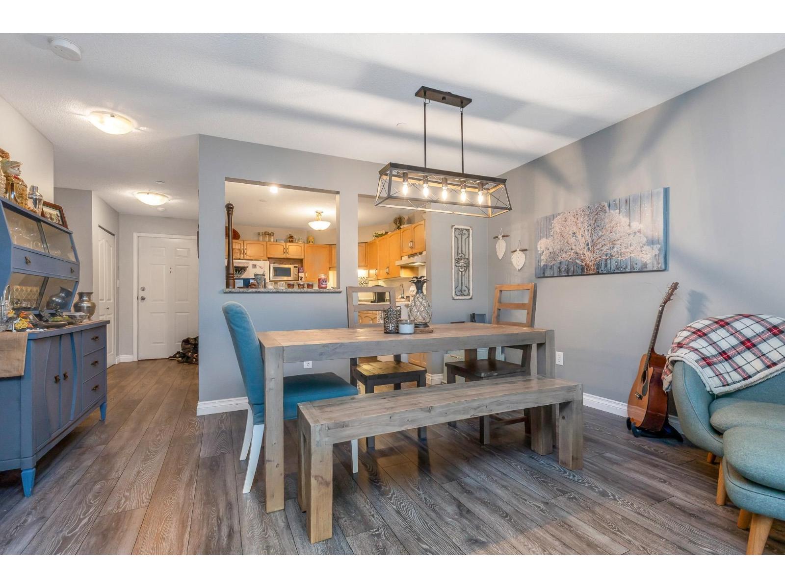 102 33280 E Bourquin Crescent, Abbotsford, British Columbia  V2S 7K2 - Photo 4 - R3082610