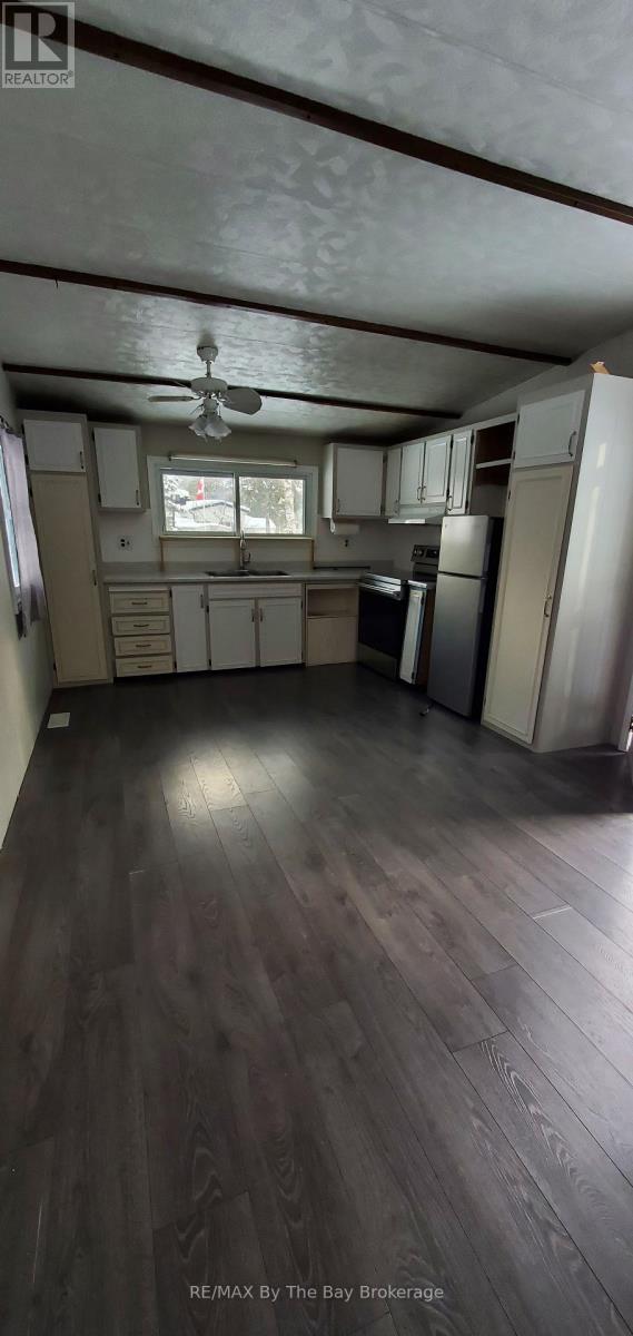 17 Cedar Grove Parkway, Wasaga Beach, Ontario L9Z 1T4 - Photo 4 - S12710714