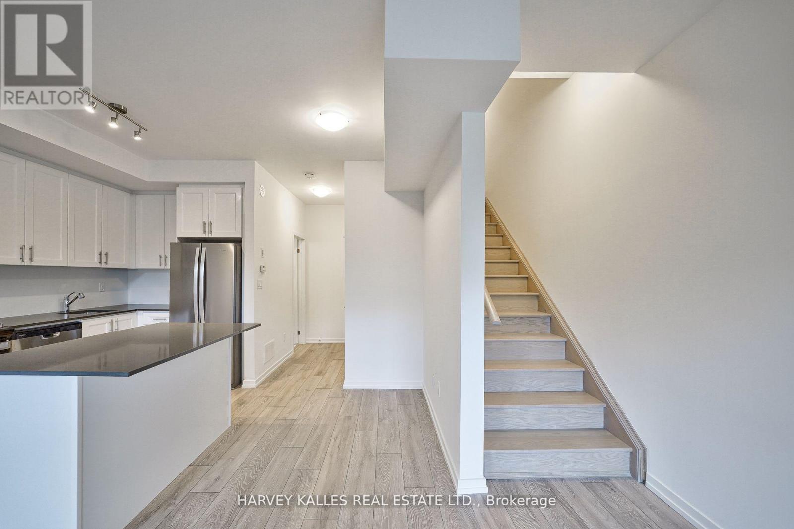 22 - 16 Lytham Green Circle, Newmarket, Ontario  L3Y 0H4 - Photo 16 - N12736750