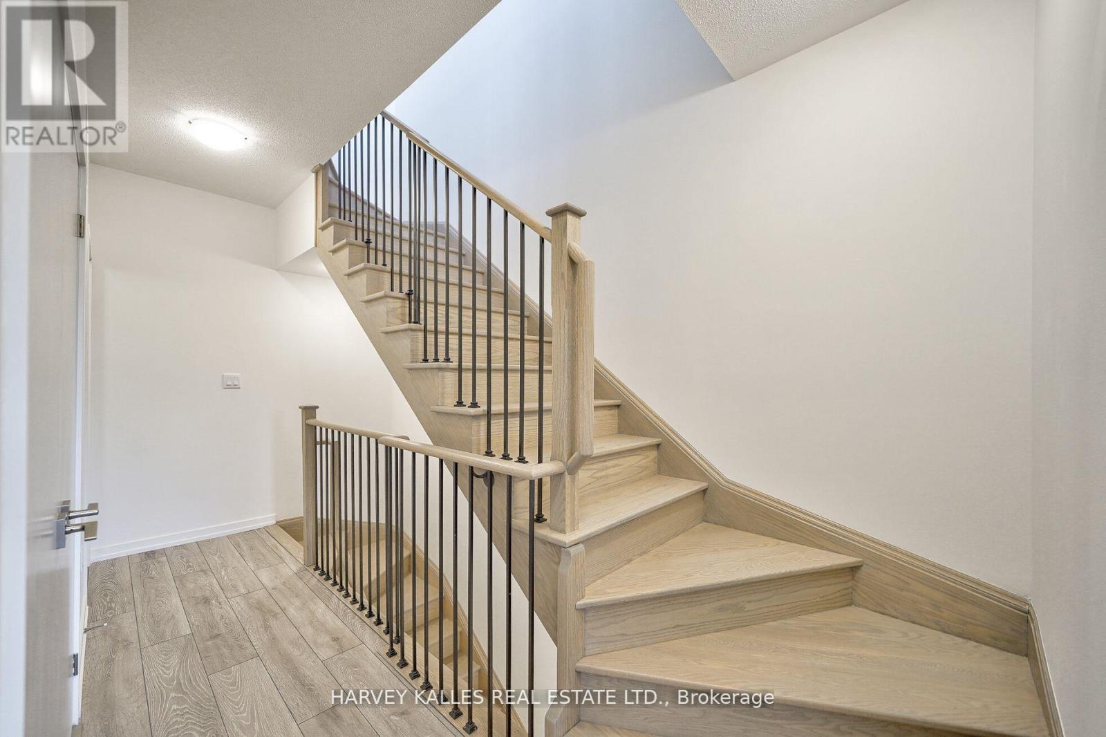 22 - 16 Lytham Green Circle, Newmarket, Ontario  L3Y 0H4 - Photo 20 - N12736750