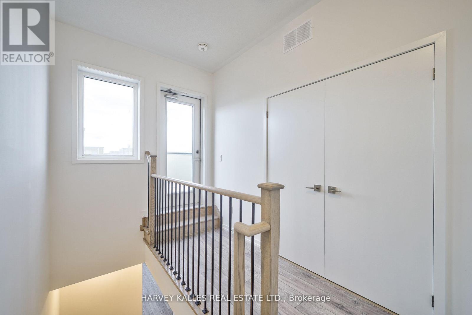 22 - 16 Lytham Green Circle, Newmarket, Ontario  L3Y 0H4 - Photo 31 - N12736750