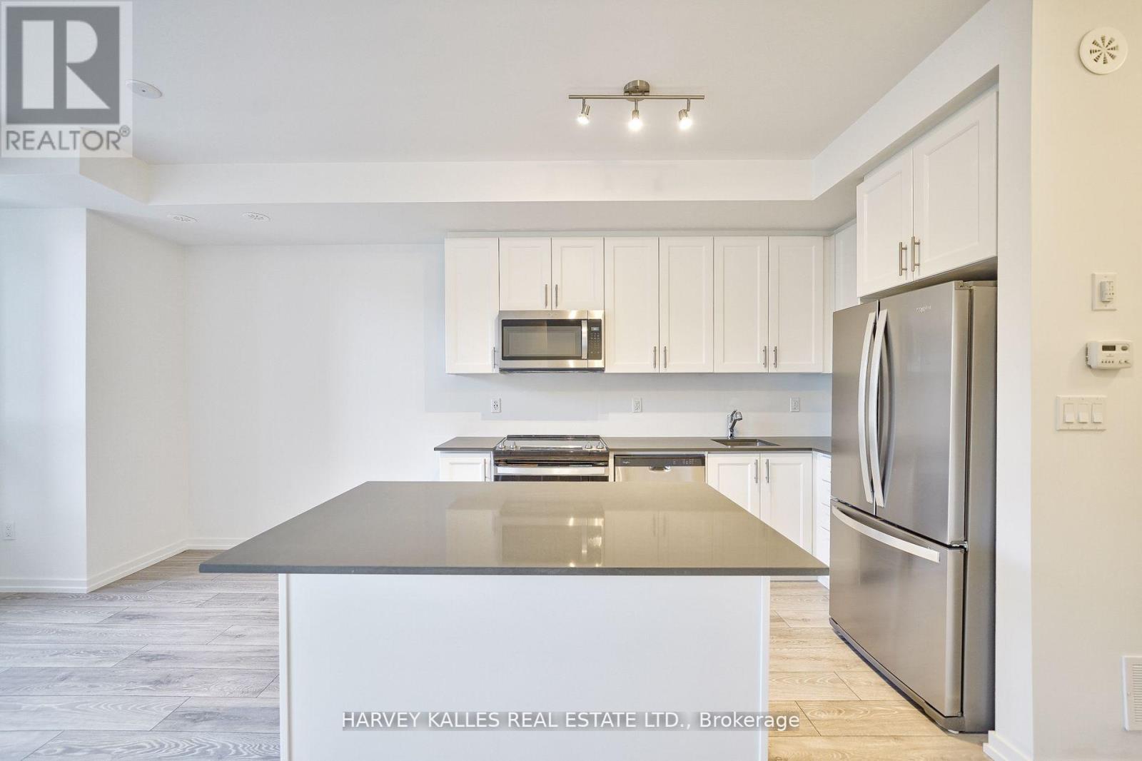 22 - 16 Lytham Green Circle, Newmarket, Ontario  L3Y 0H4 - Photo 8 - N12736750