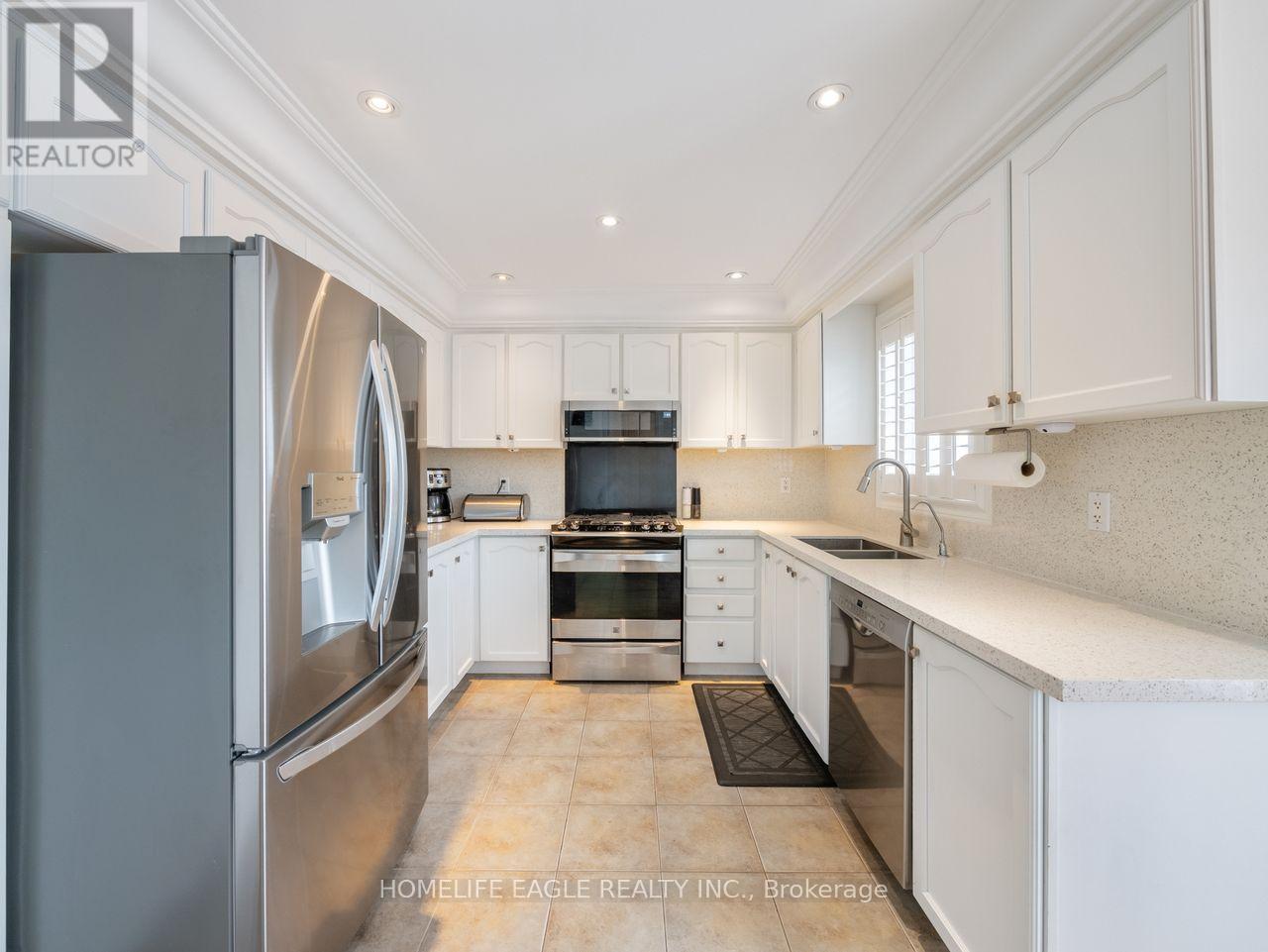 15 Eve Court, Bradford West Gwillimbury (Bradford), Ontario  L3Z 3H6 - Photo 7 - N12736768