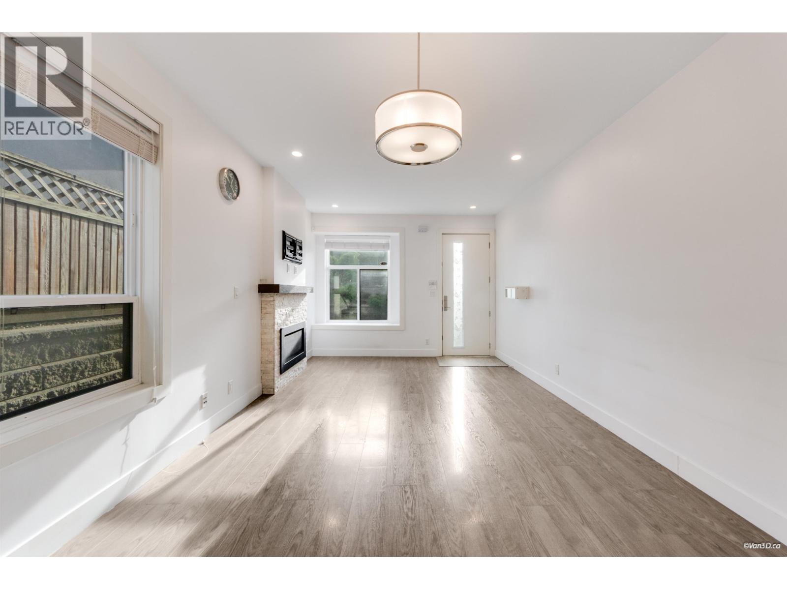 5087 Dominion Street, Burnaby, British Columbia  V5G 1C8 - Photo 5 - R3083299